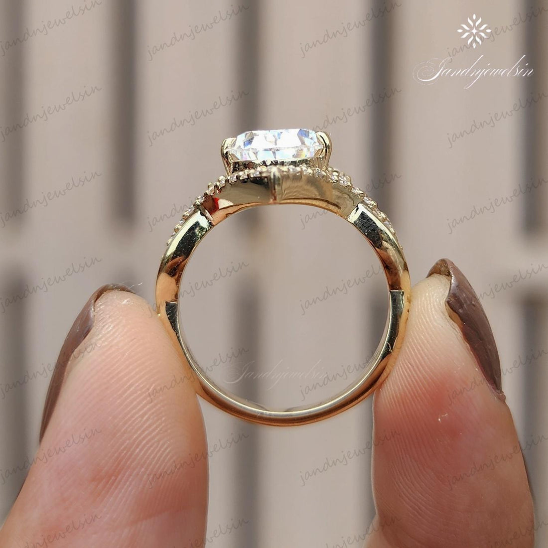 round cut ring