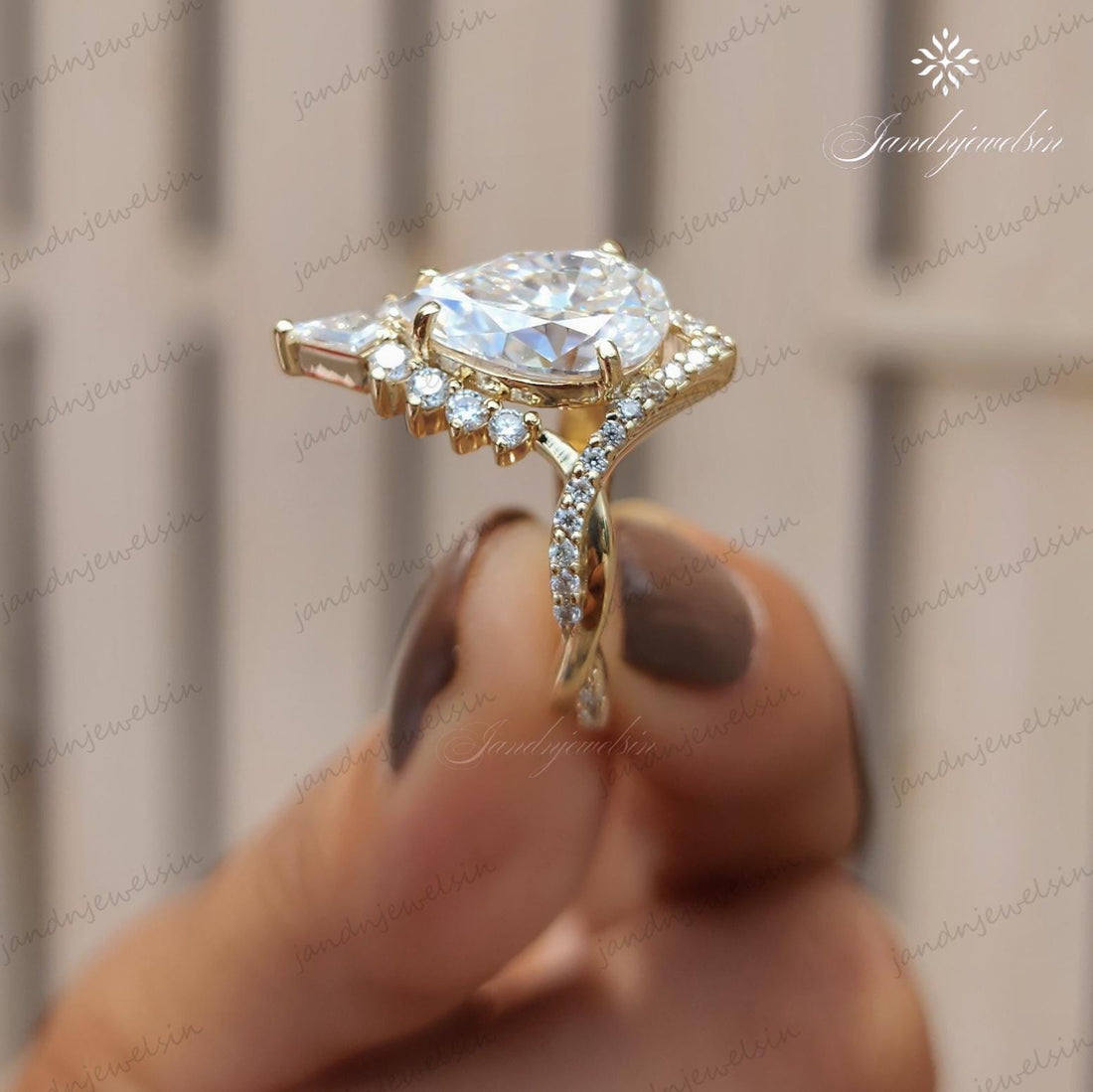 round cut ring
