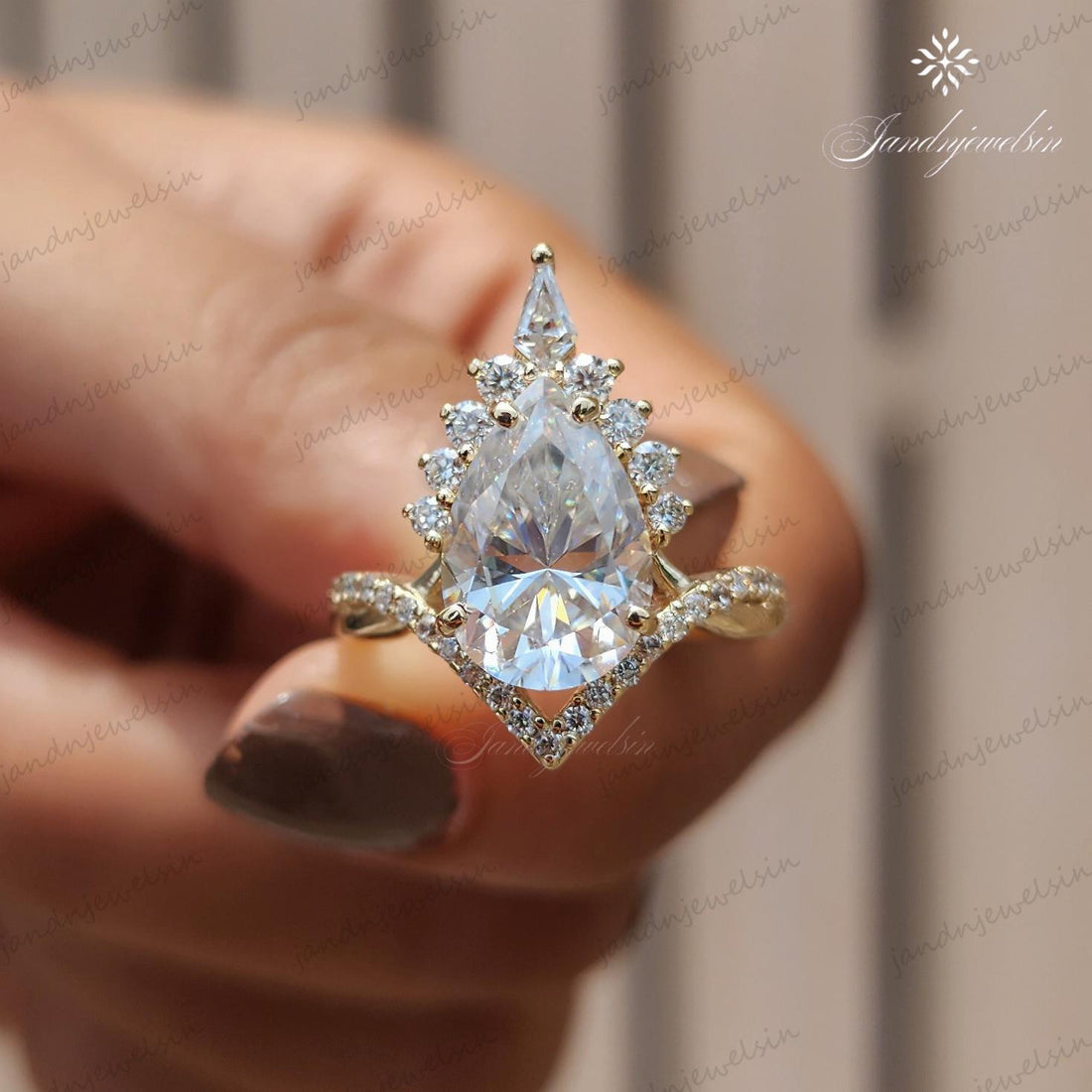 round cut ring