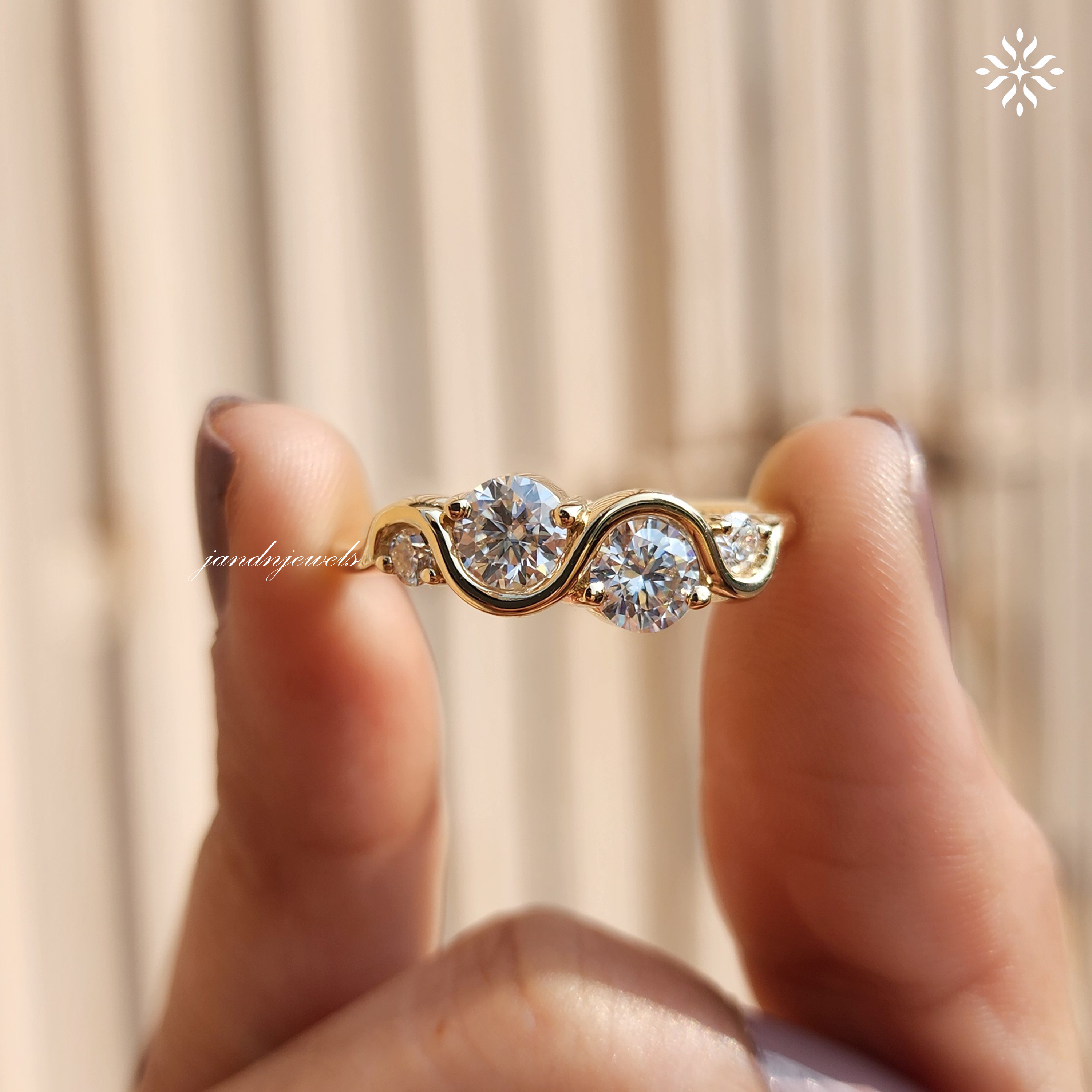 Wavy Diamond Trio Ring in 14K Yellow Gold Wedding Band
