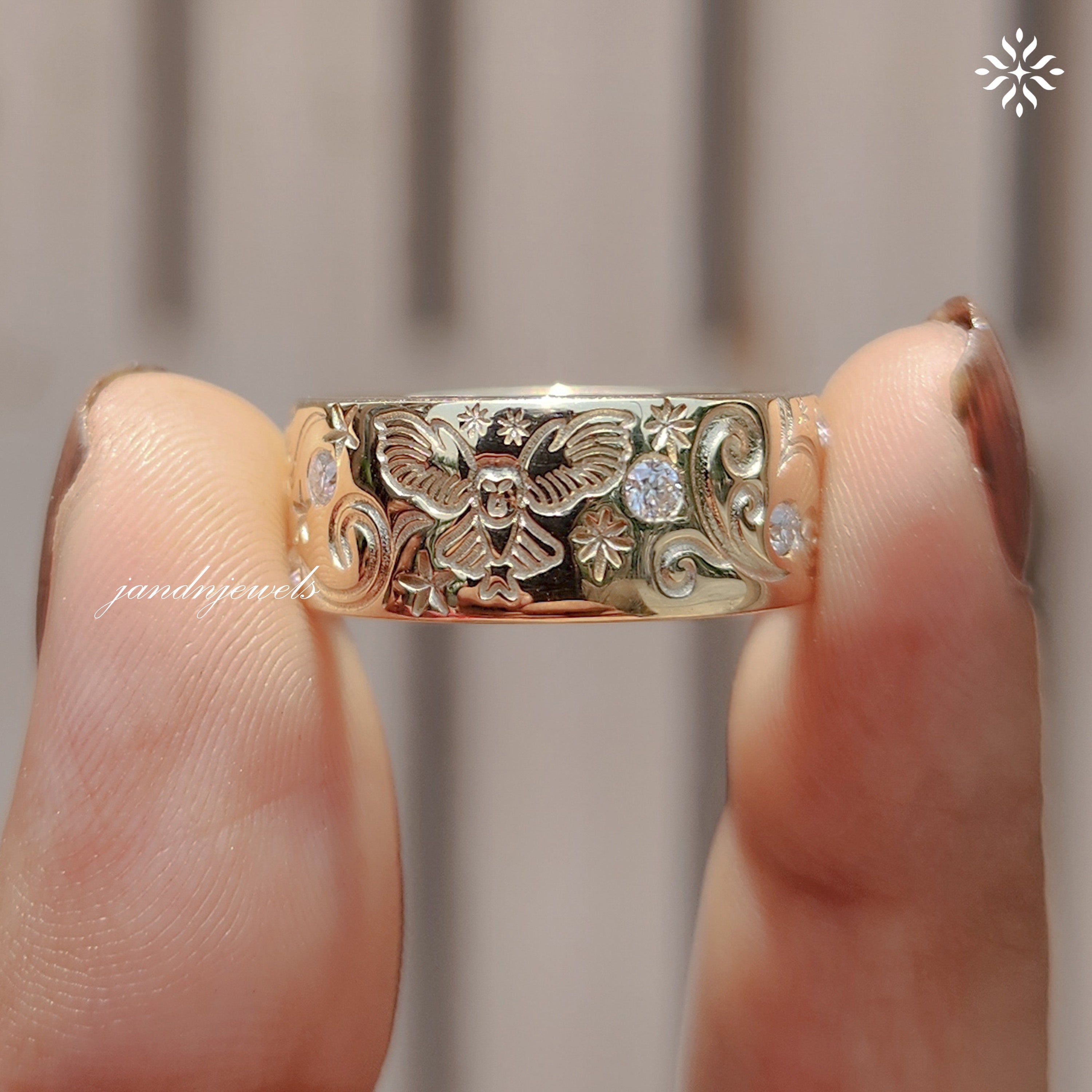Antique Engraved Gold Wedding Band, Vintage Floral Scroll Ring with Diamond Accents, Unique Bridal Band