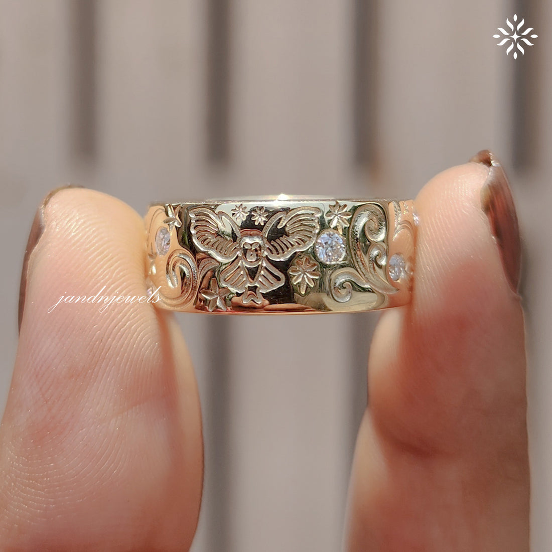 Antique Engraved Gold Wedding Band, Vintage Floral Scroll Ring with Diamond Accents, Unique Bridal Band