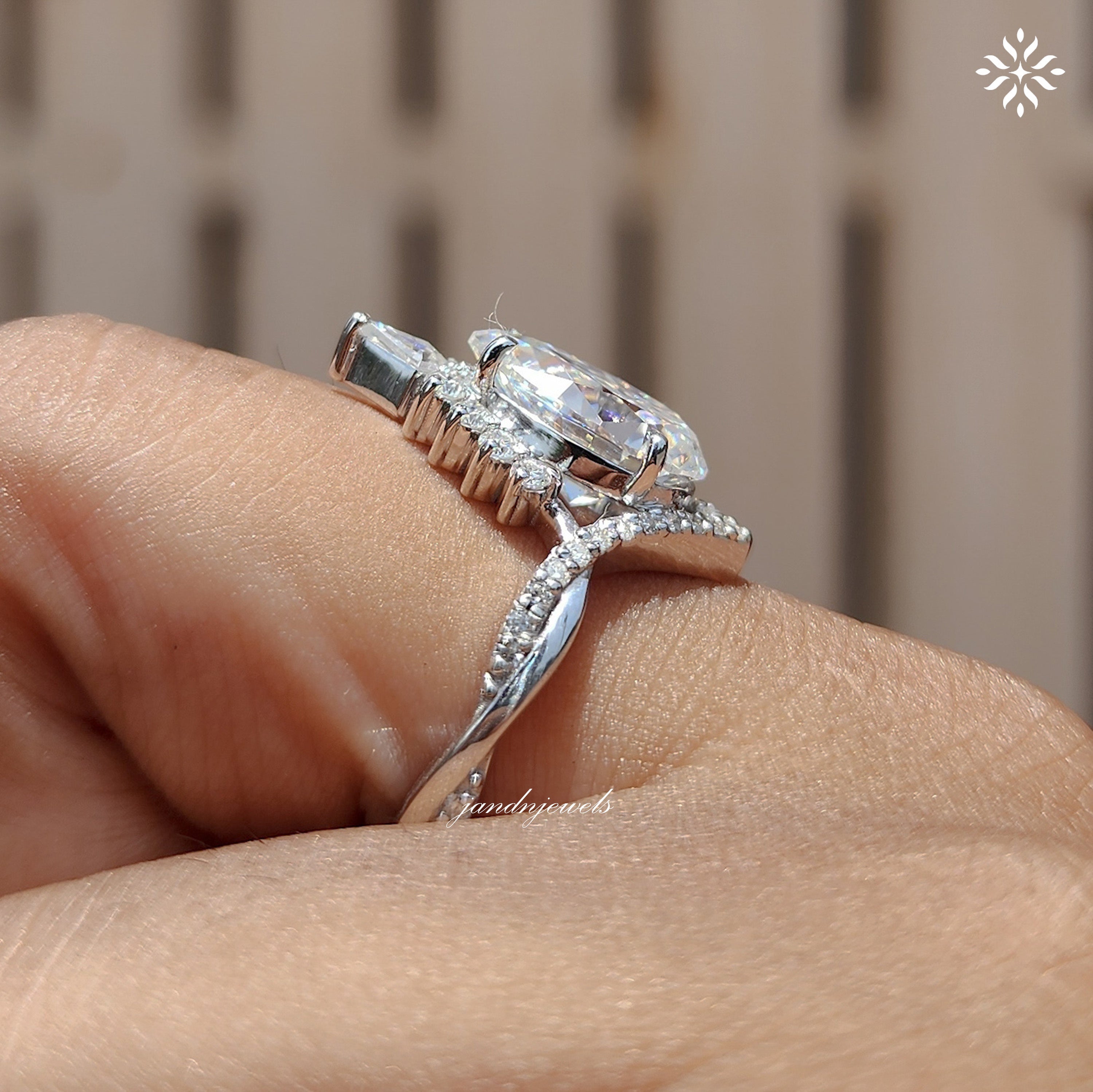 3CT Pear Shaped Moissanite Engagement Ring Halo Cluster Diamond Ring Twisted Pavé Band Luxury Bridal Ring for Her