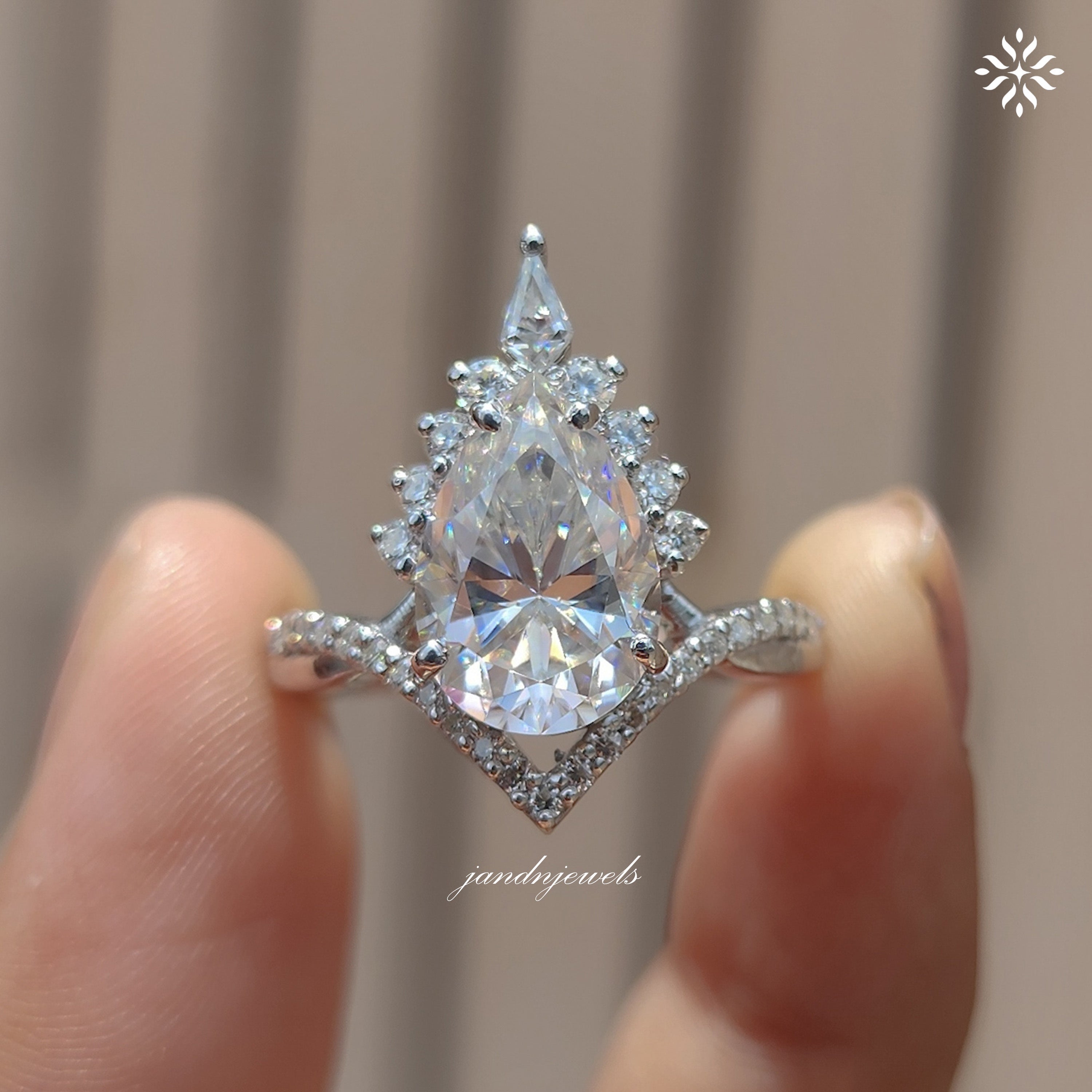 3CT Pear Shaped Moissanite Engagement Ring Halo Cluster Diamond Ring Twisted Pavé Band Luxury Bridal Ring for Her