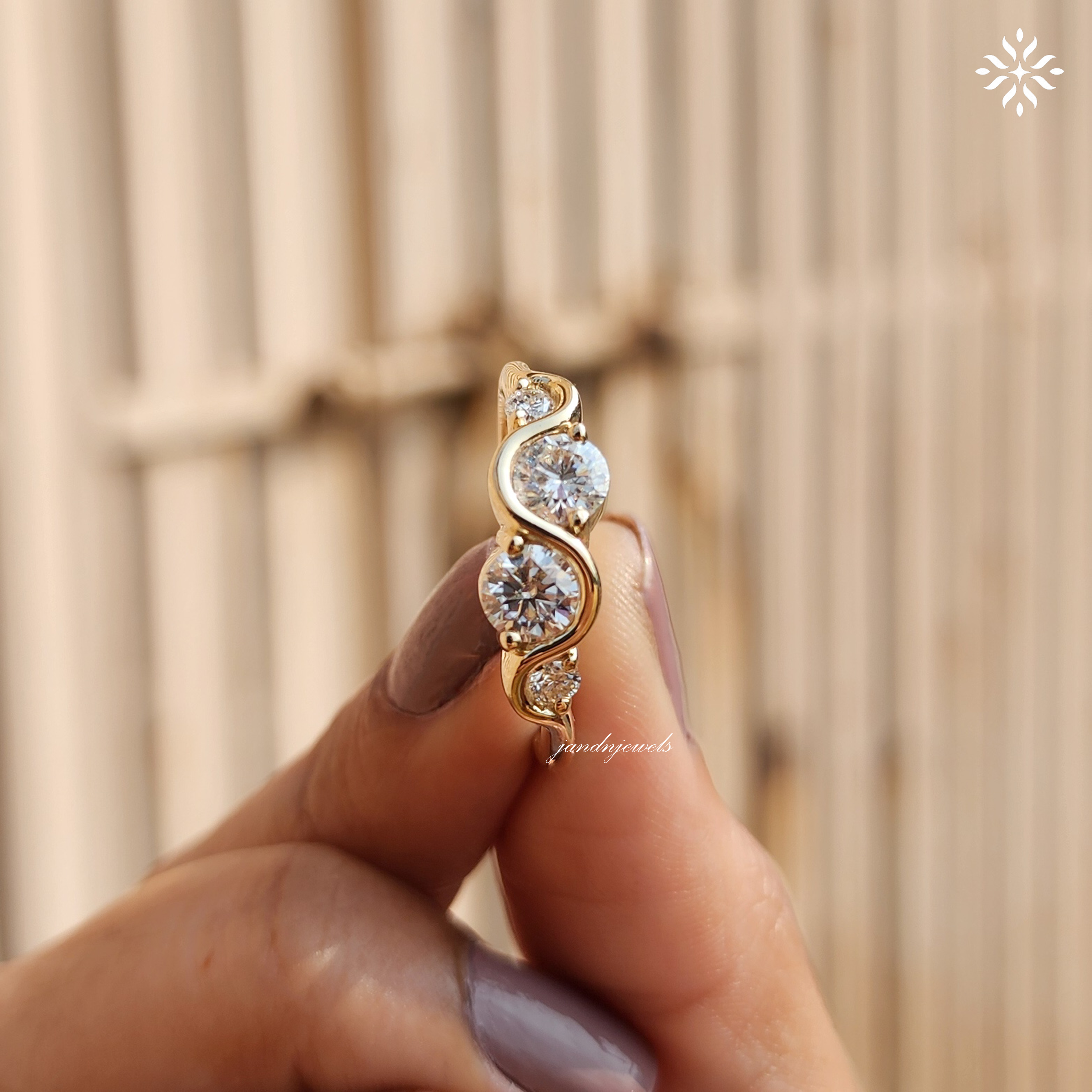 Wavy Diamond Trio Ring in 14K Yellow Gold Wedding Band