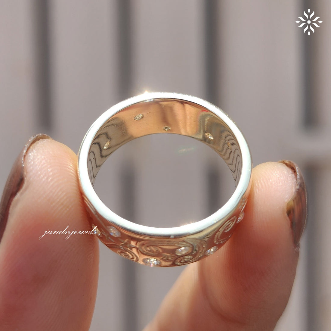 Antique Engraved Gold Wedding Band, Vintage Floral Scroll Ring with Diamond Accents, Unique Bridal Band