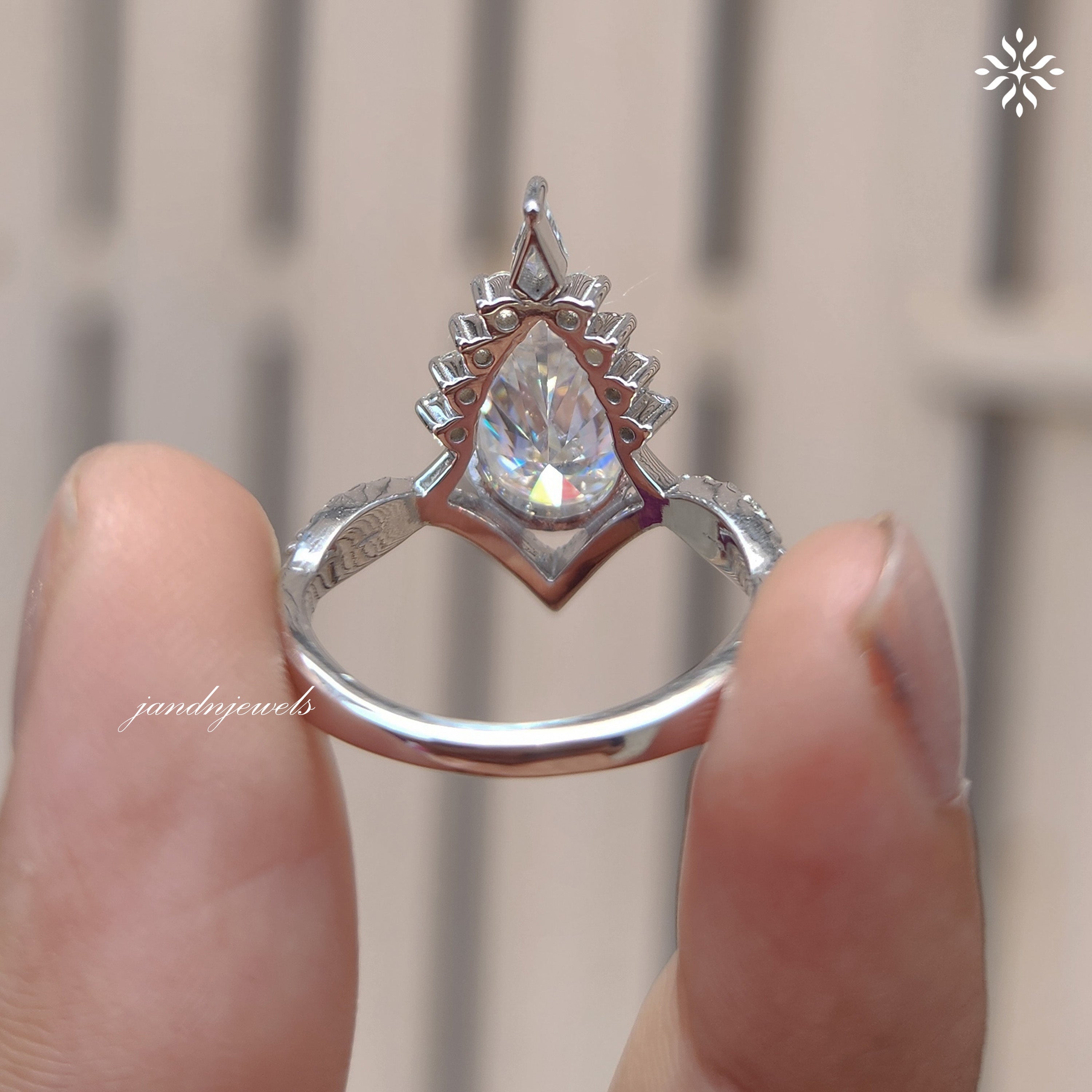 3CT Pear Shaped Moissanite Engagement Ring Halo Cluster Diamond Ring Twisted Pavé Band Luxury Bridal Ring for Her