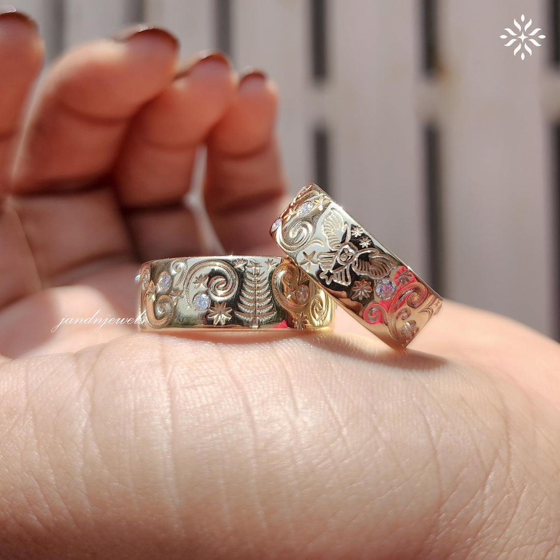 Antique Engraved Gold Wedding Band, Vintage Floral Scroll Ring with Diamond Accents, Unique Bridal Band