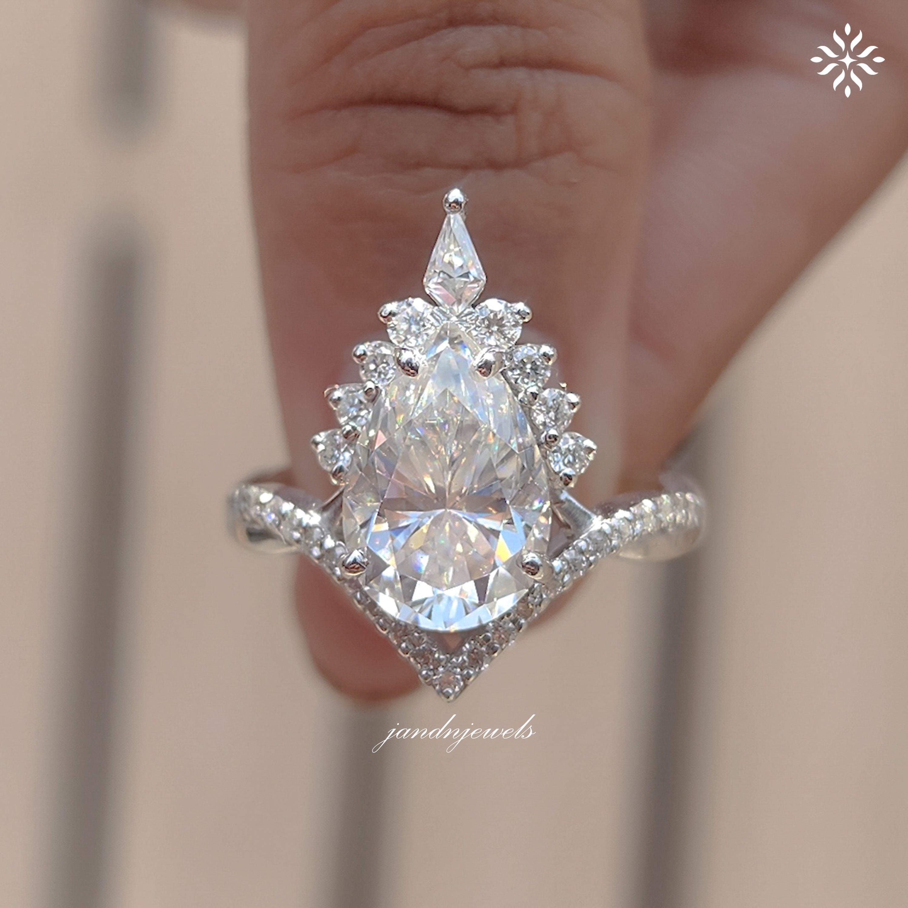 3CT Pear Shaped Moissanite Engagement Ring Halo Cluster Diamond Ring Twisted Pavé Band Luxury Bridal Ring for Her
